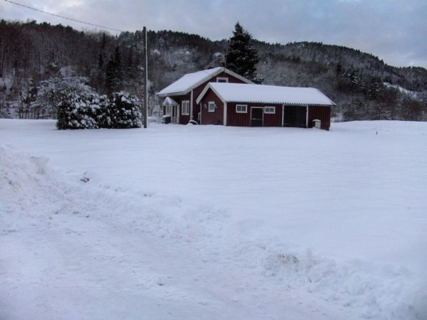 snowy_cottage