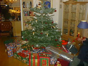 Xmas tree w/ boxes